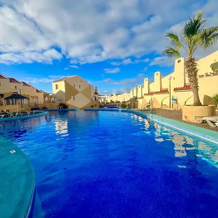 Playa Del Duque Poolside Апартаменты